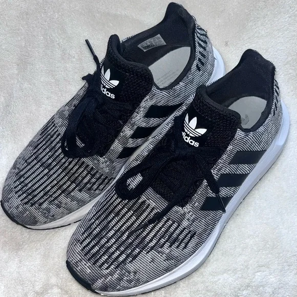 adidas gazelle silver green womens adidas Swift Run Men's Shoes Green-Black-White Cq2117 main image 0